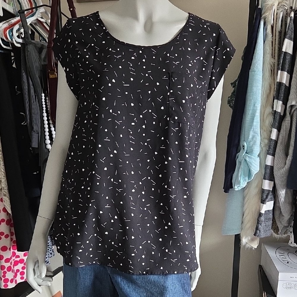 Dalia Black and White Heart Graphic Blouse with Capped Sleeves